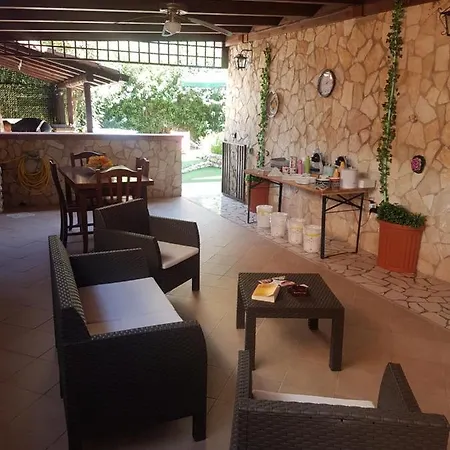 San Valentino 3* מנפרדוניה